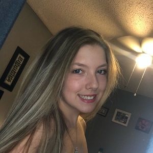 Meet your Posher, Holly